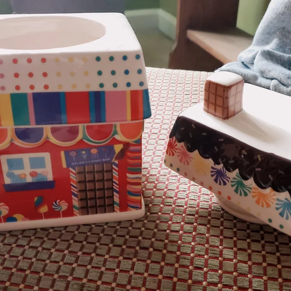 Dylan's Candy Bar Ceramic House - Picture 8 of 11